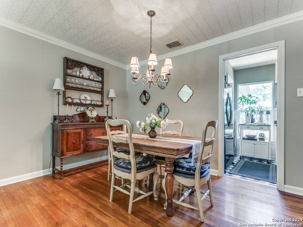 225 LYMAN DR