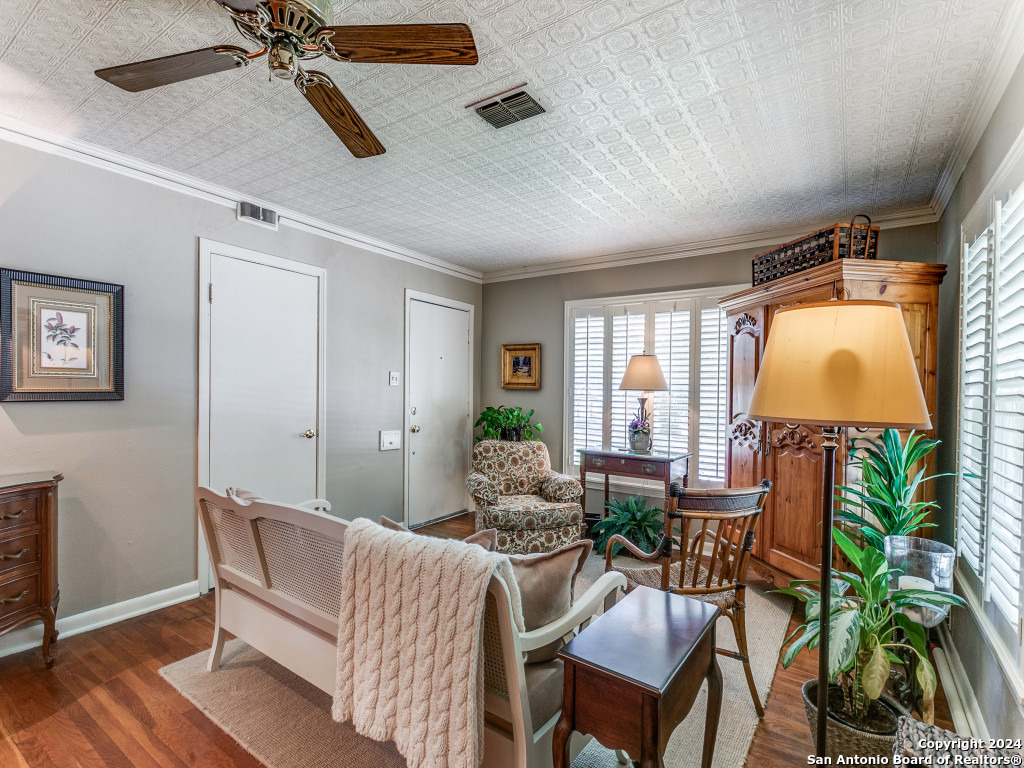 225 LYMAN DR