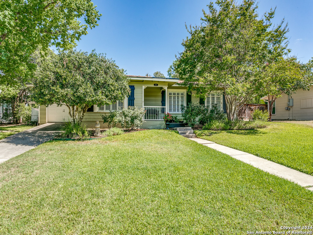 225 LYMAN DR