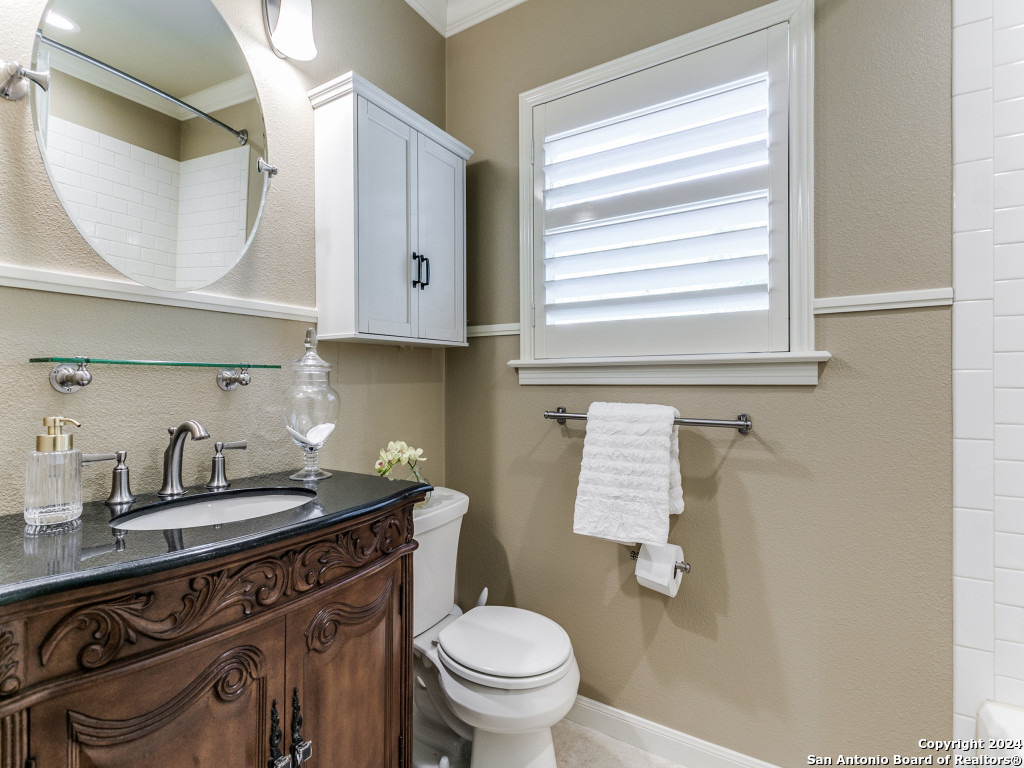 225 LYMAN DR