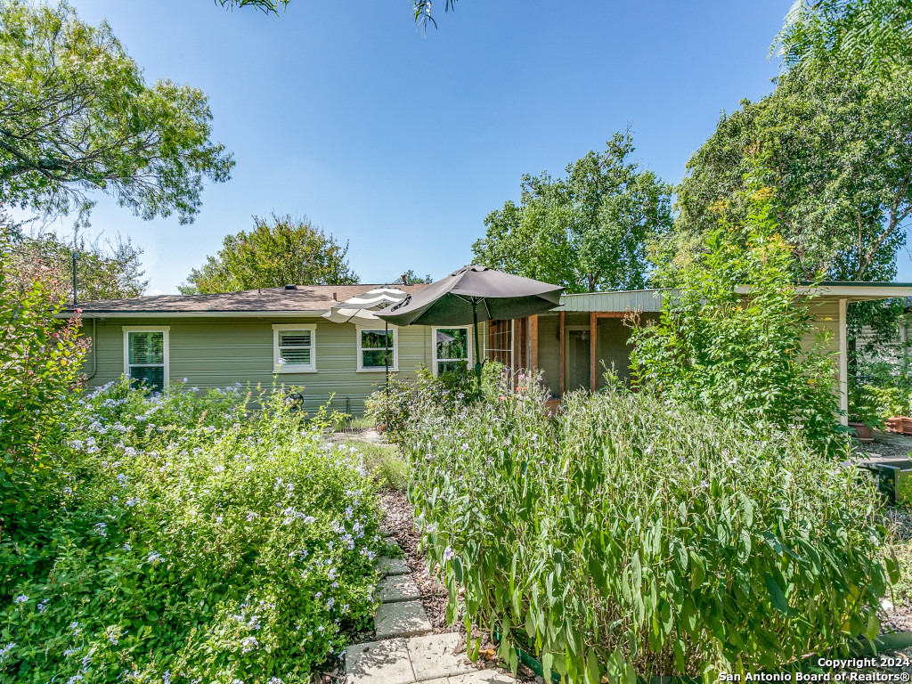 225 LYMAN DR
