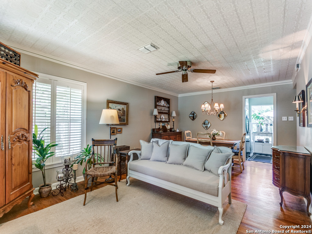 225 LYMAN DR