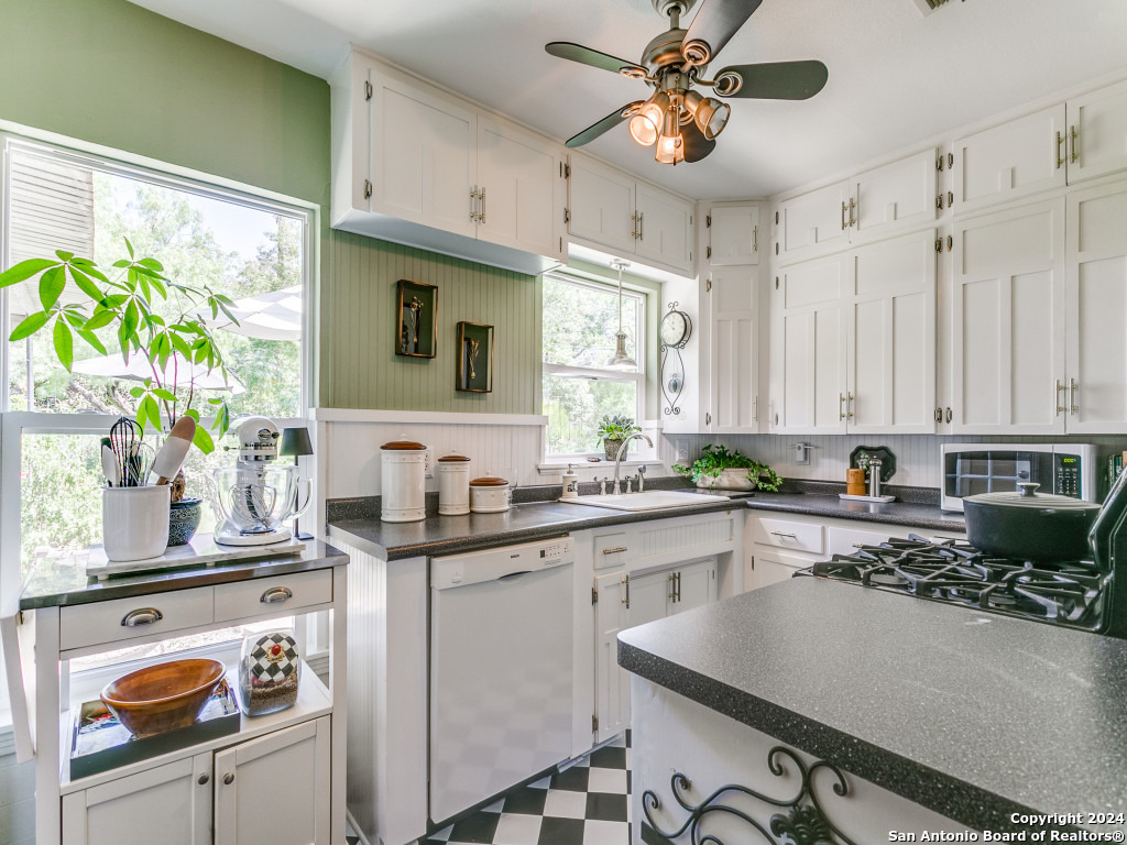 225 LYMAN DR