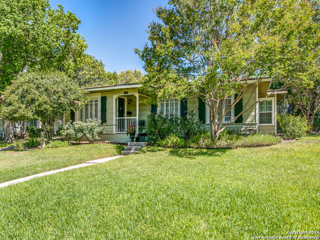 225 LYMAN DR
