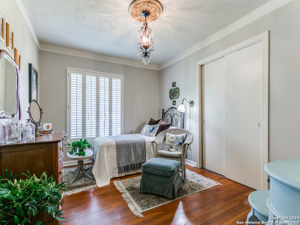 225 LYMAN DR