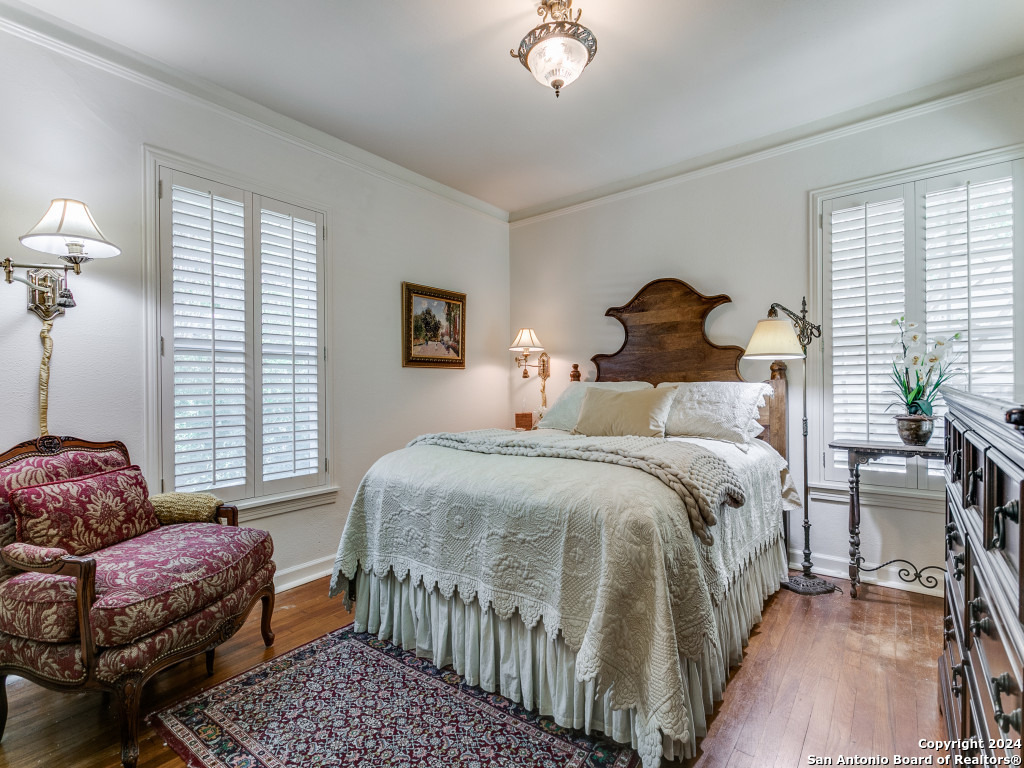 225 LYMAN DR