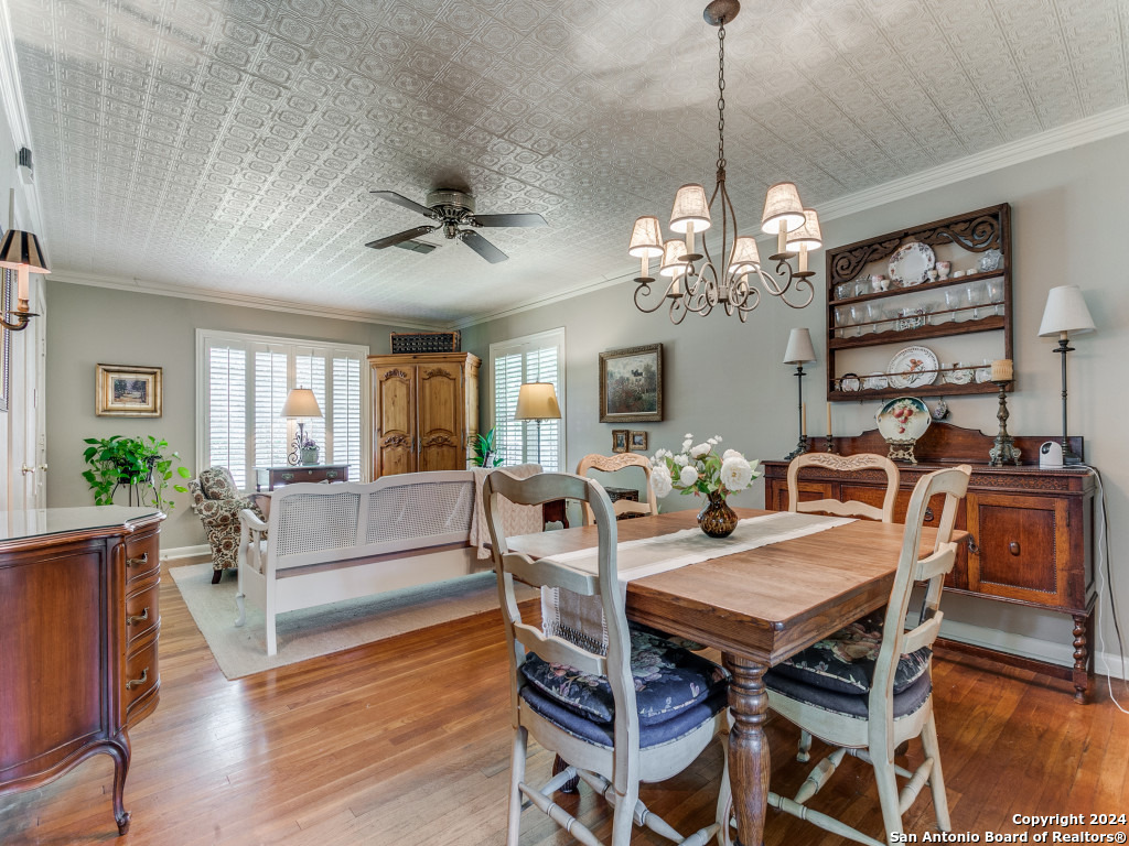 225 LYMAN DR