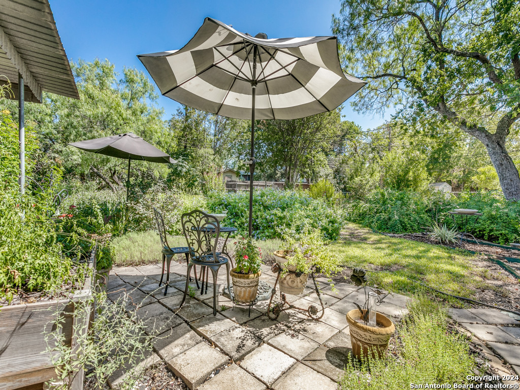 225 LYMAN DR