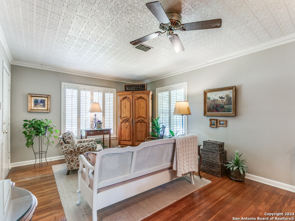 225 LYMAN DR