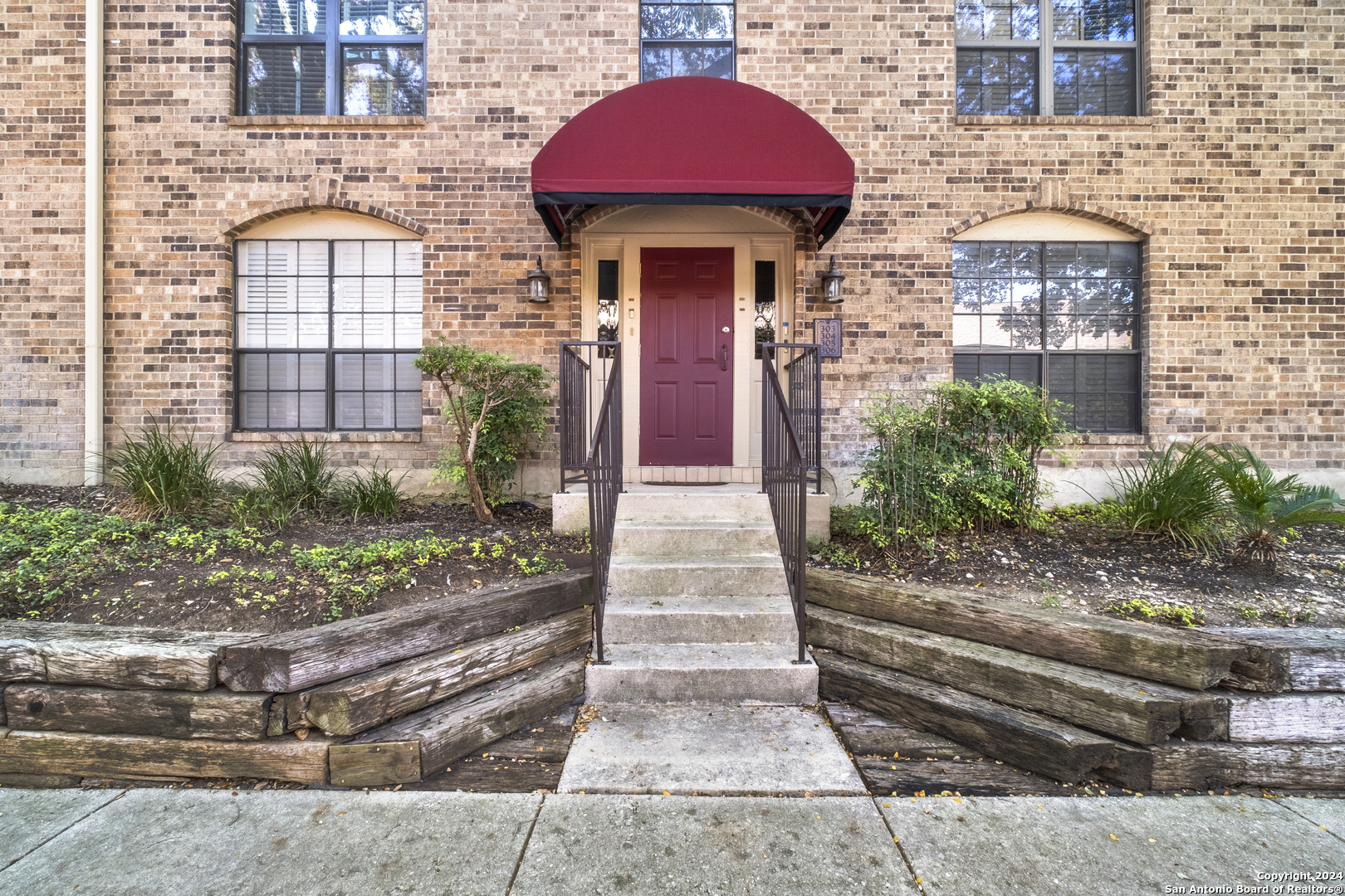7926 BROADWAY 304