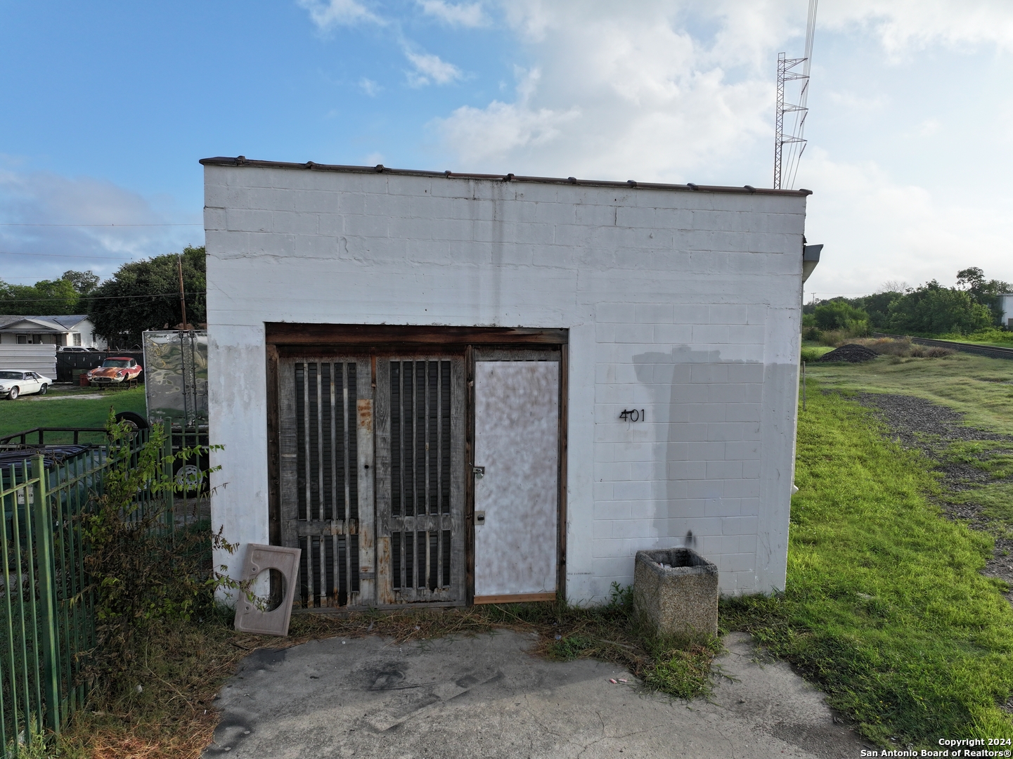 402 EARL St