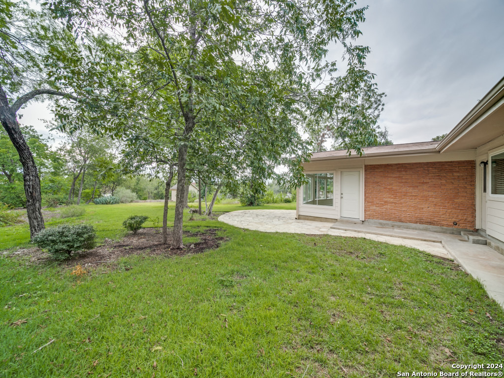 8210 ROBIN REST DR