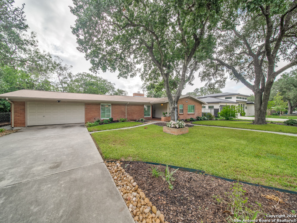 8210 ROBIN REST DR