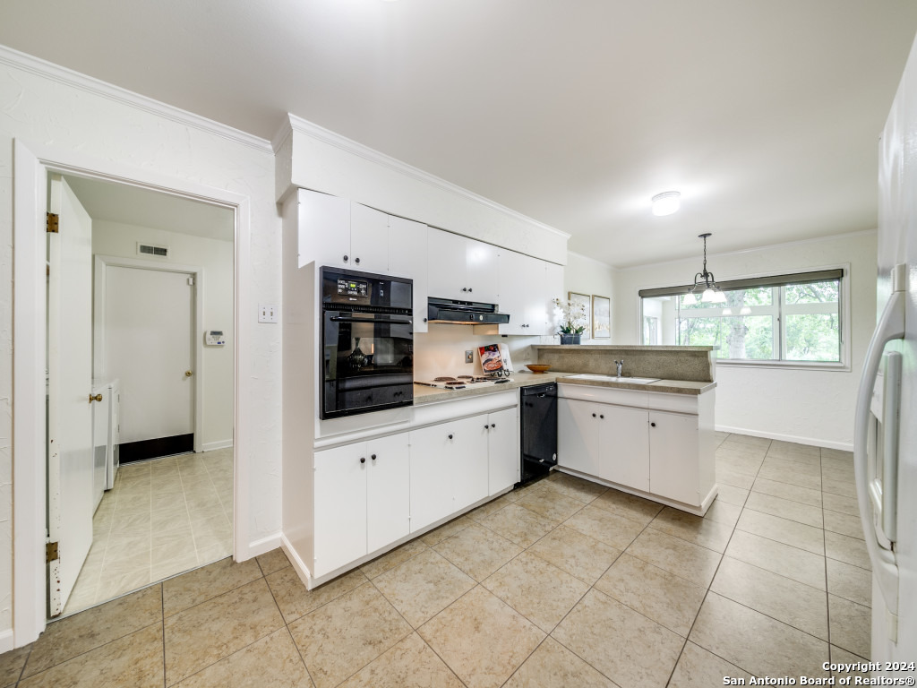 8210 ROBIN REST DR