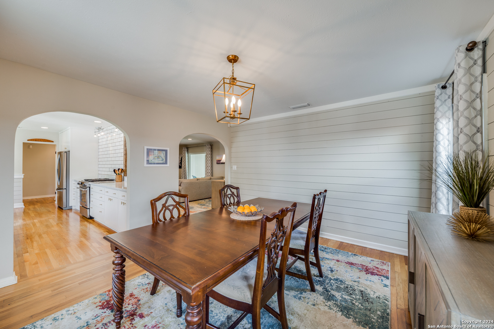 141 E EDGEWOOD PL