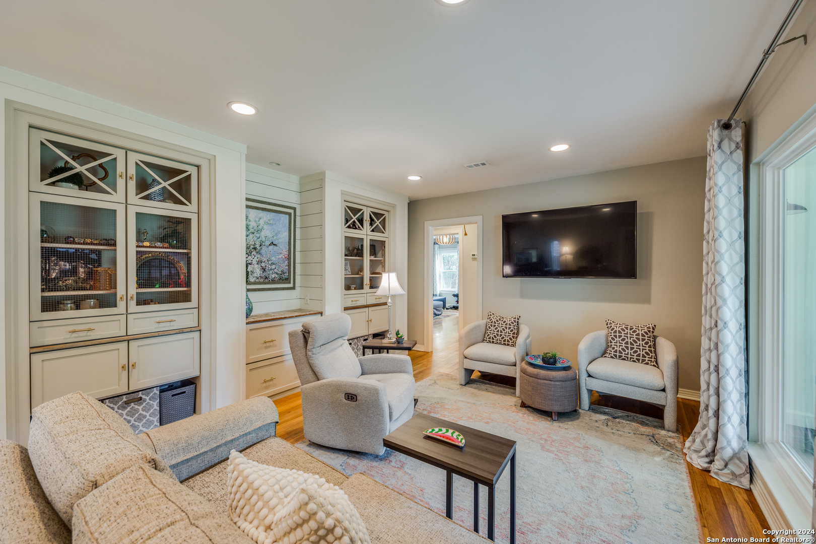 141 E EDGEWOOD PL