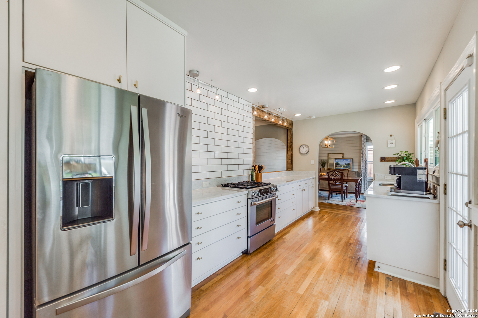 141 E EDGEWOOD PL