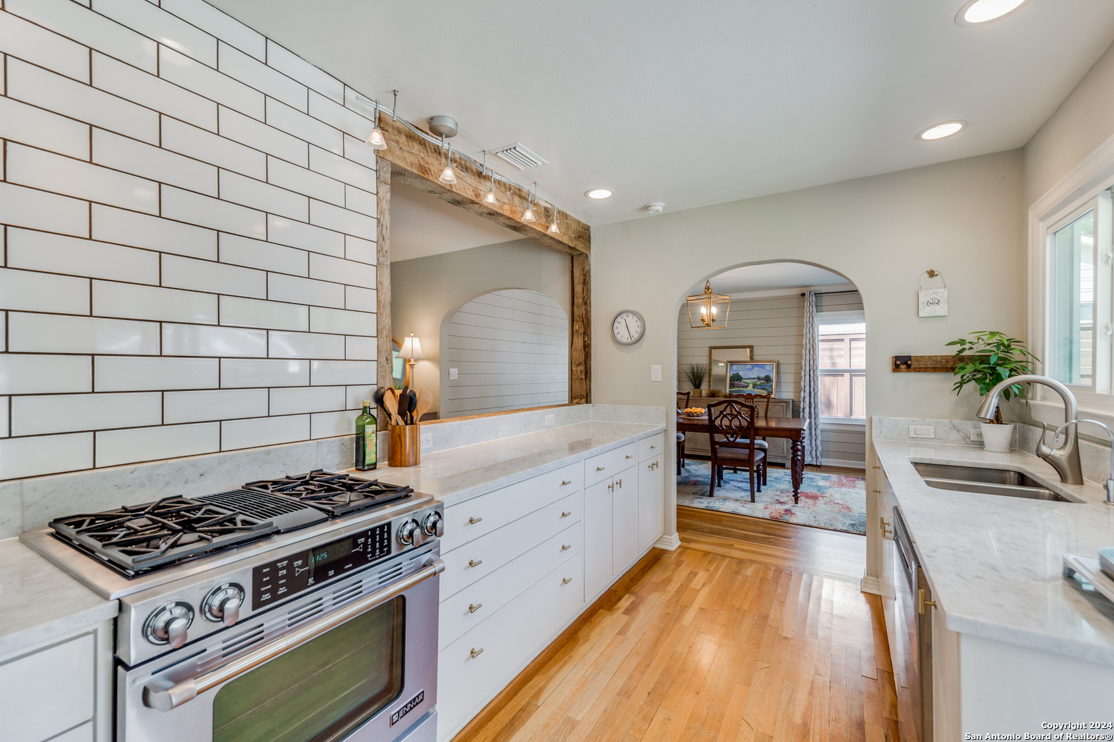 141 E EDGEWOOD PL