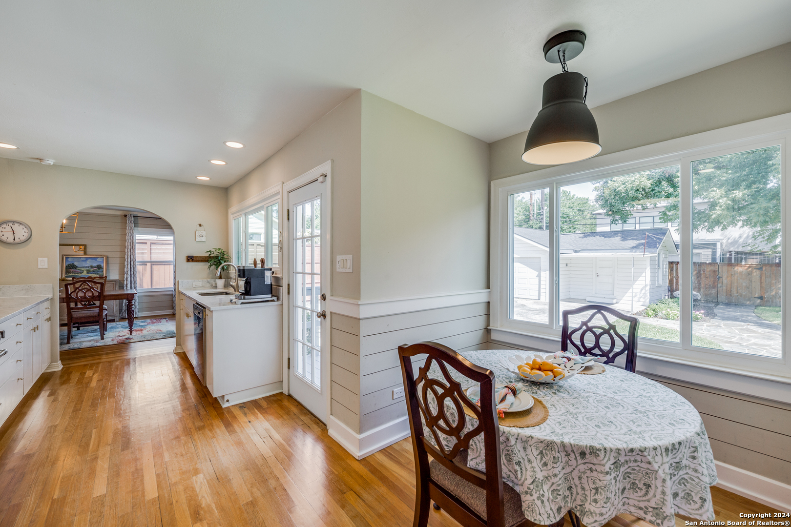 141 E EDGEWOOD PL