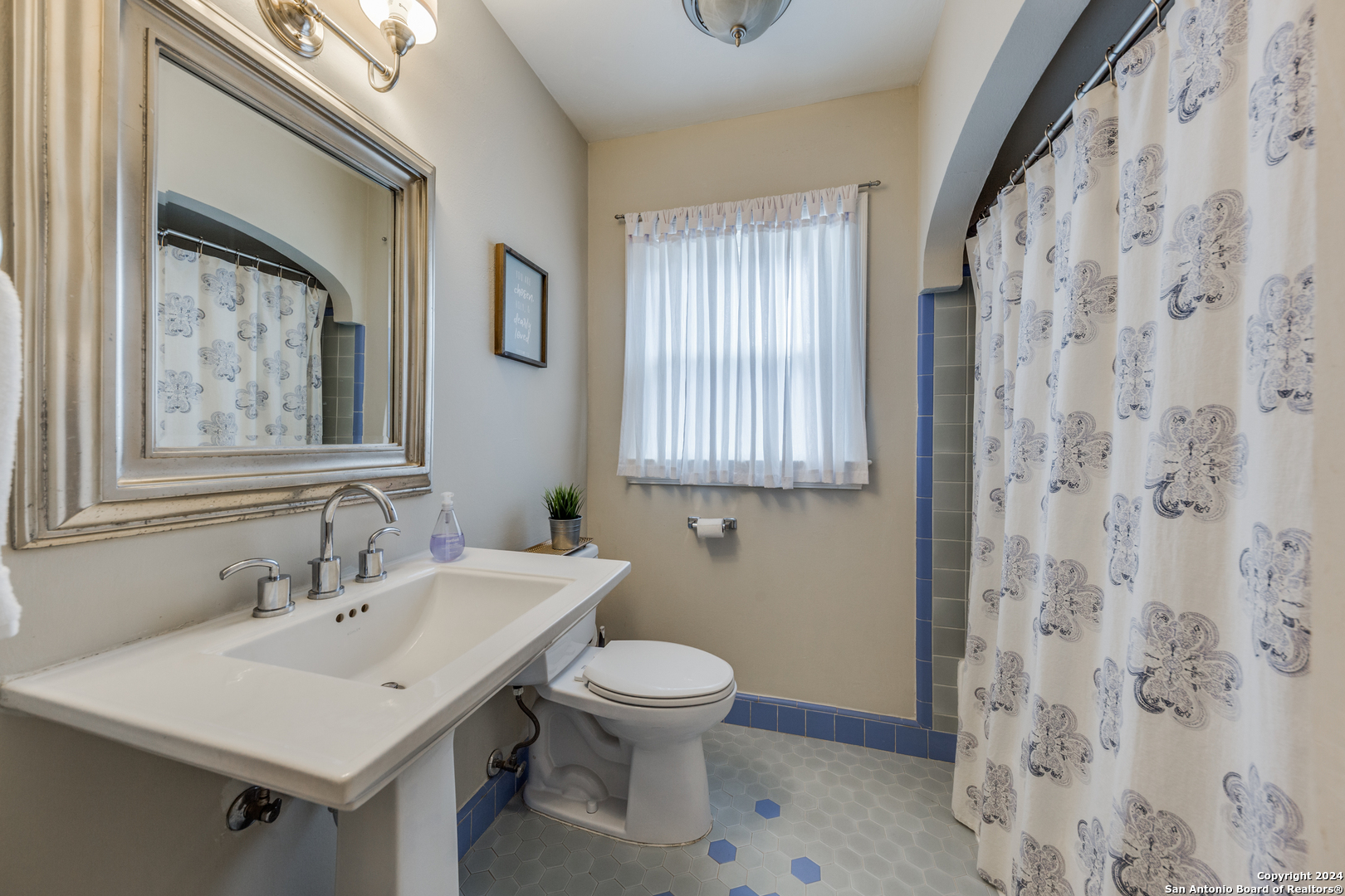 141 E EDGEWOOD PL