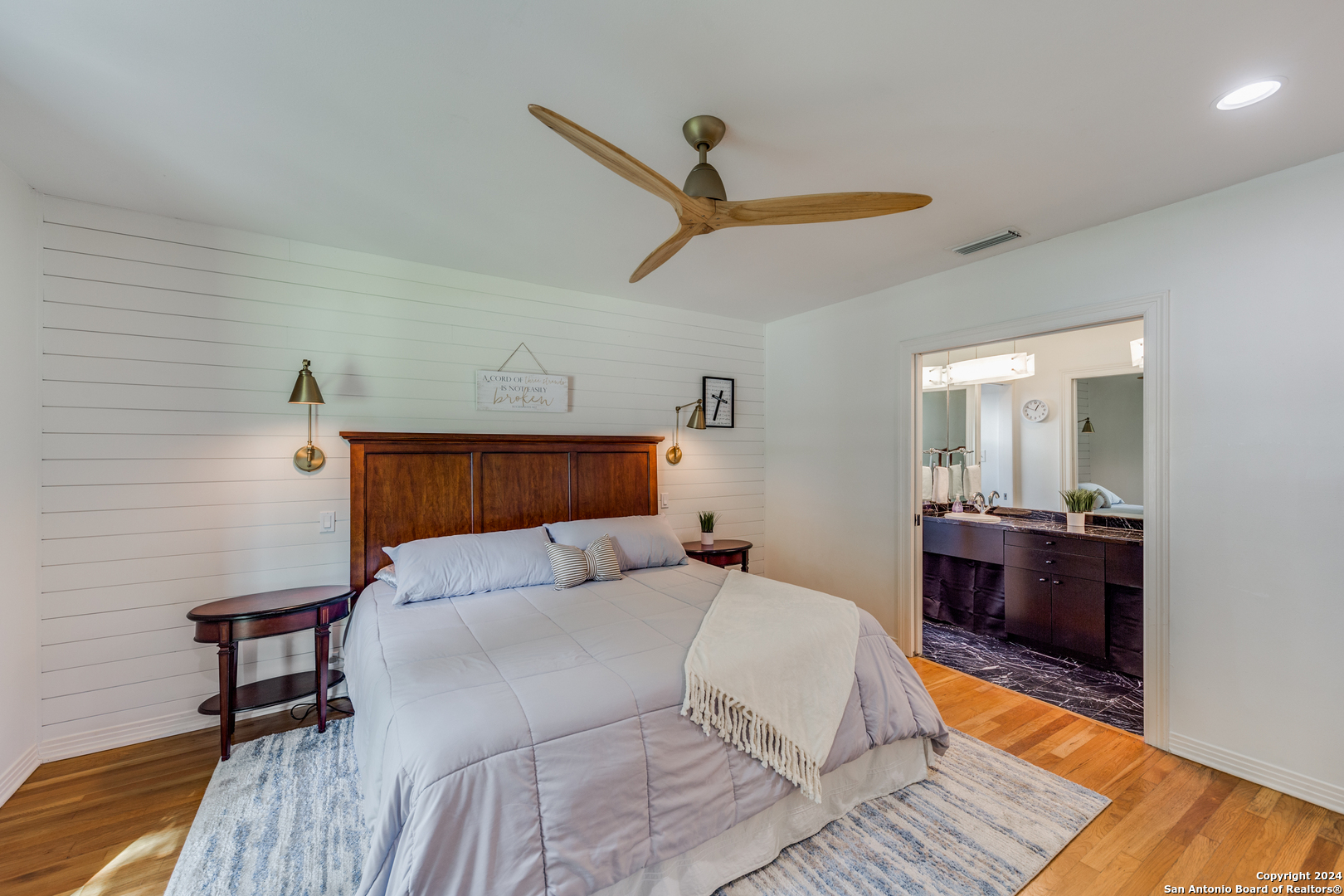 141 E EDGEWOOD PL