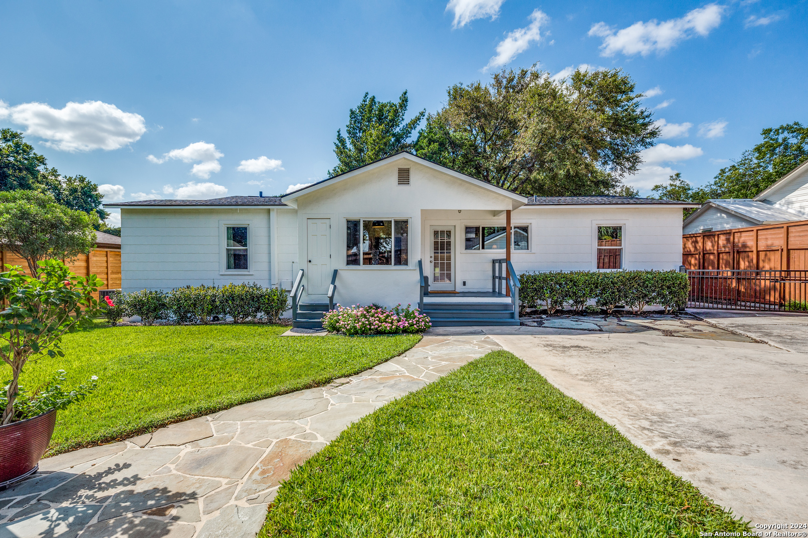 141 E EDGEWOOD PL