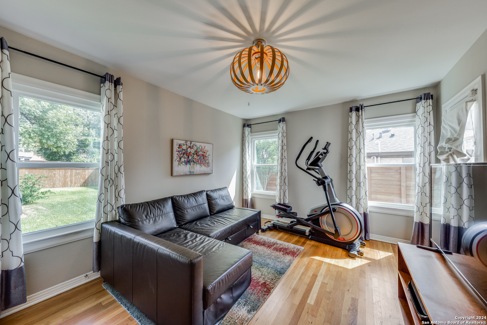 141 E EDGEWOOD PL