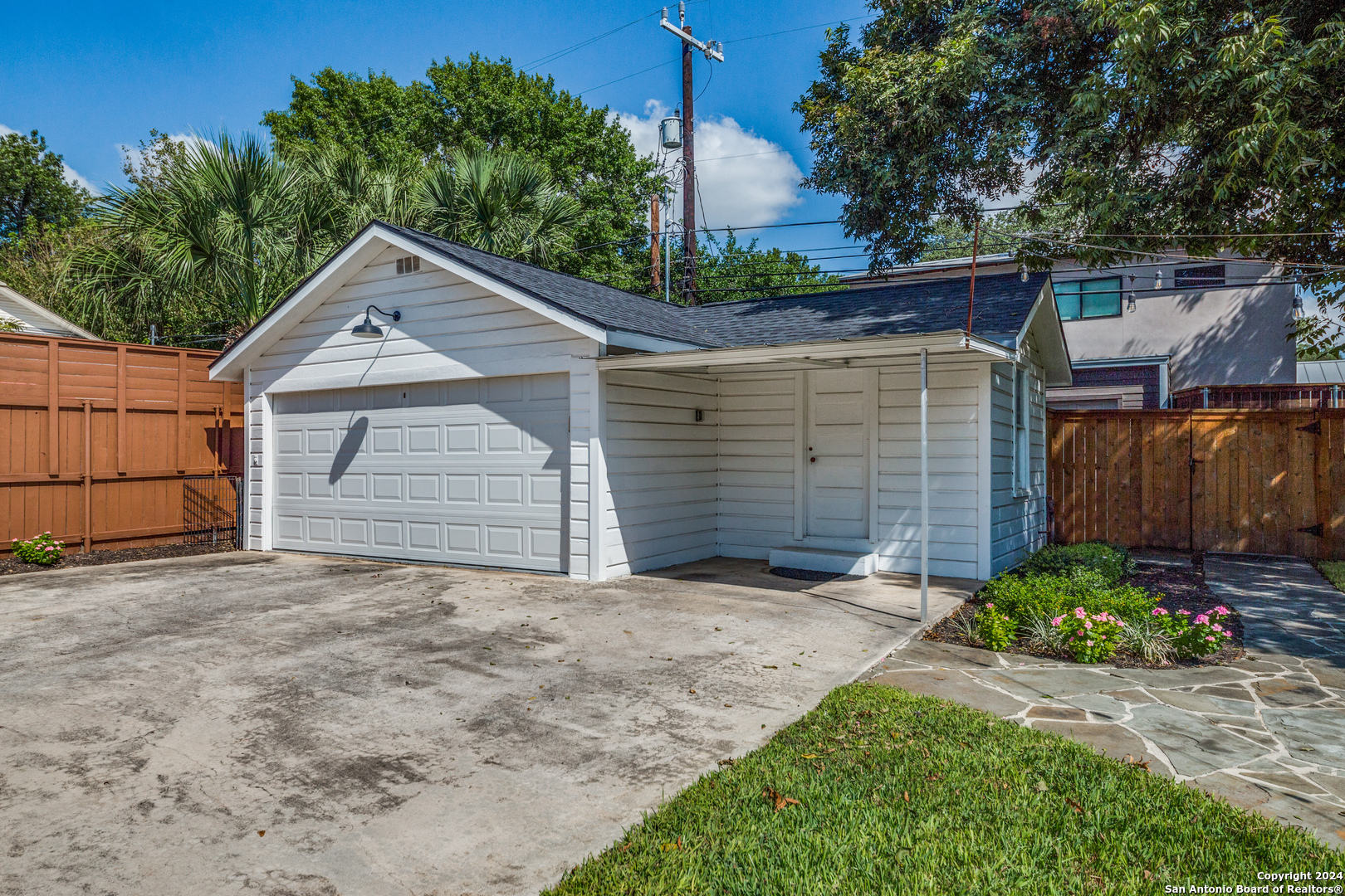 141 E EDGEWOOD PL