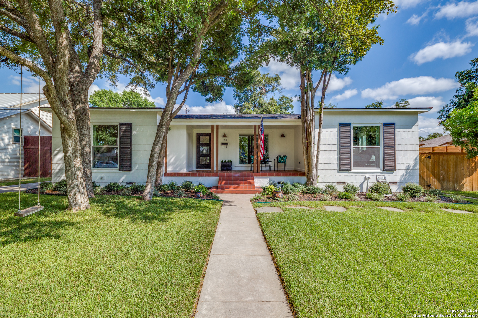 141 E EDGEWOOD PL