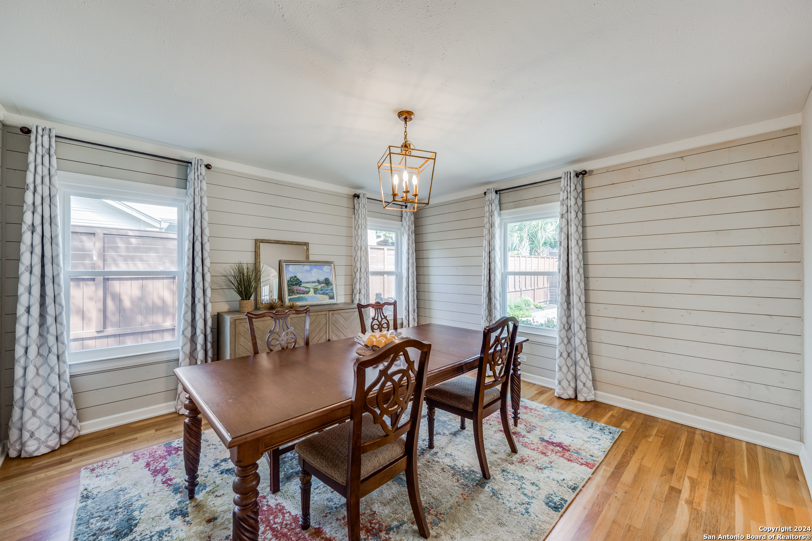 141 E EDGEWOOD PL