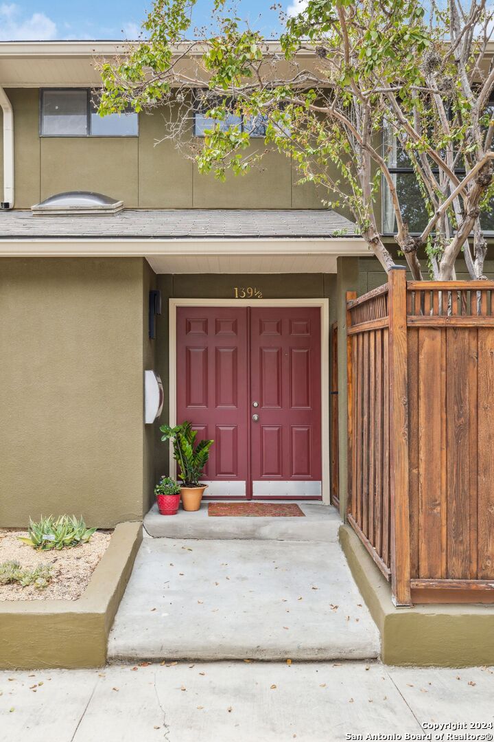 139 TERRELL RD 1/2