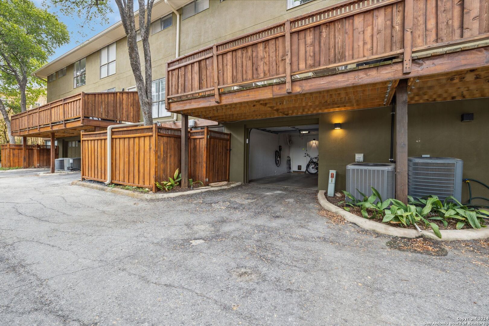 139 TERRELL RD 1/2
