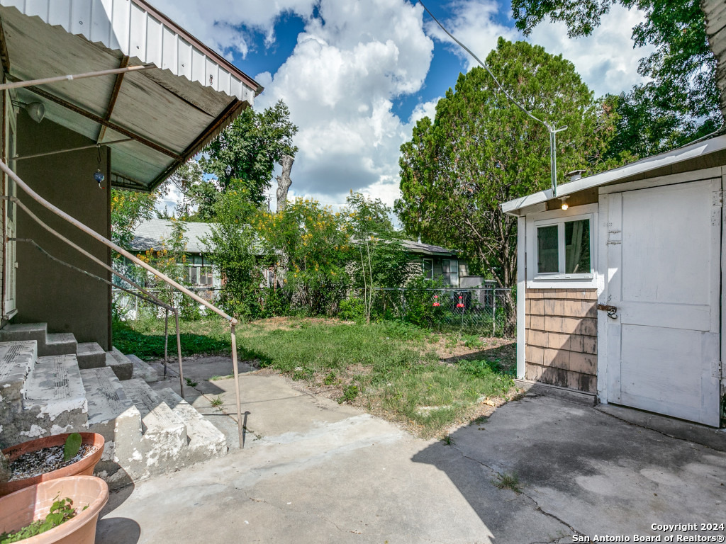 910 S MAIN AVE
