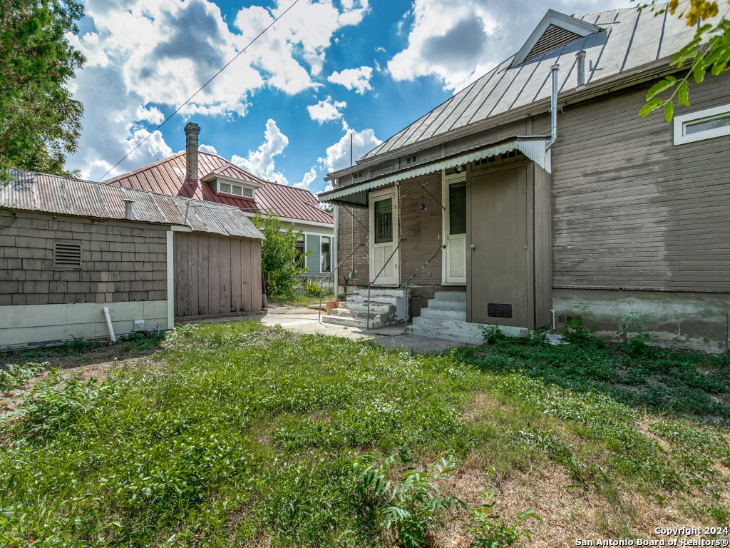 910 S MAIN AVE