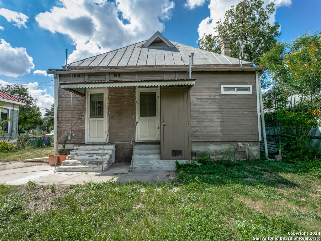 910 S MAIN AVE