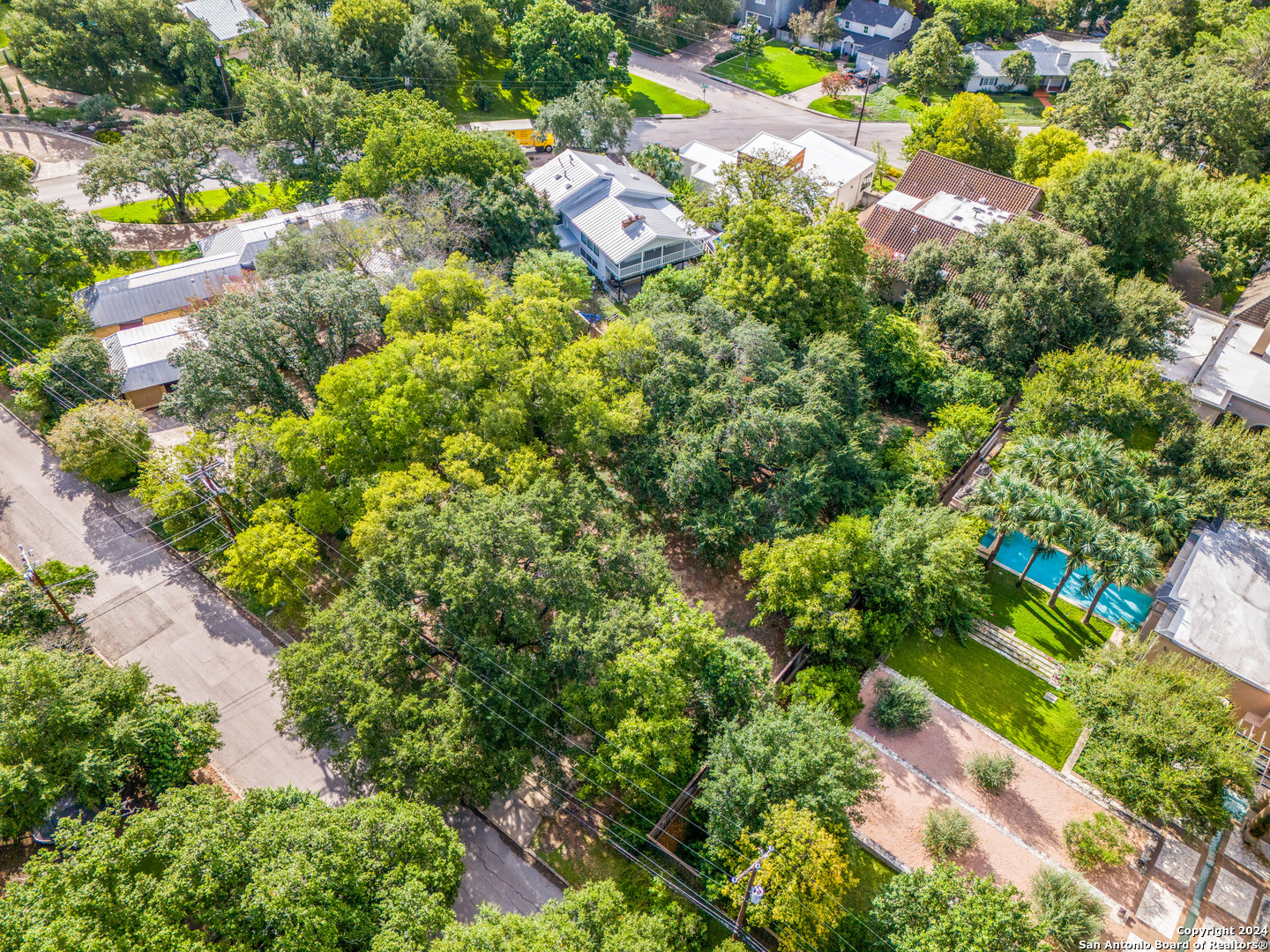 122 BARTLETT PL