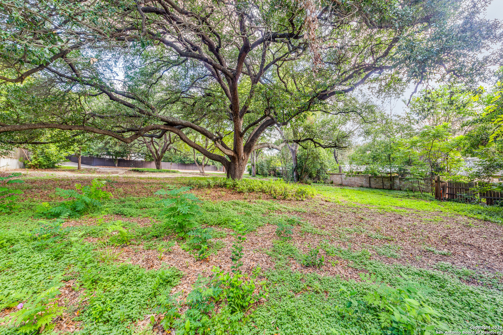 122 BARTLETT PL