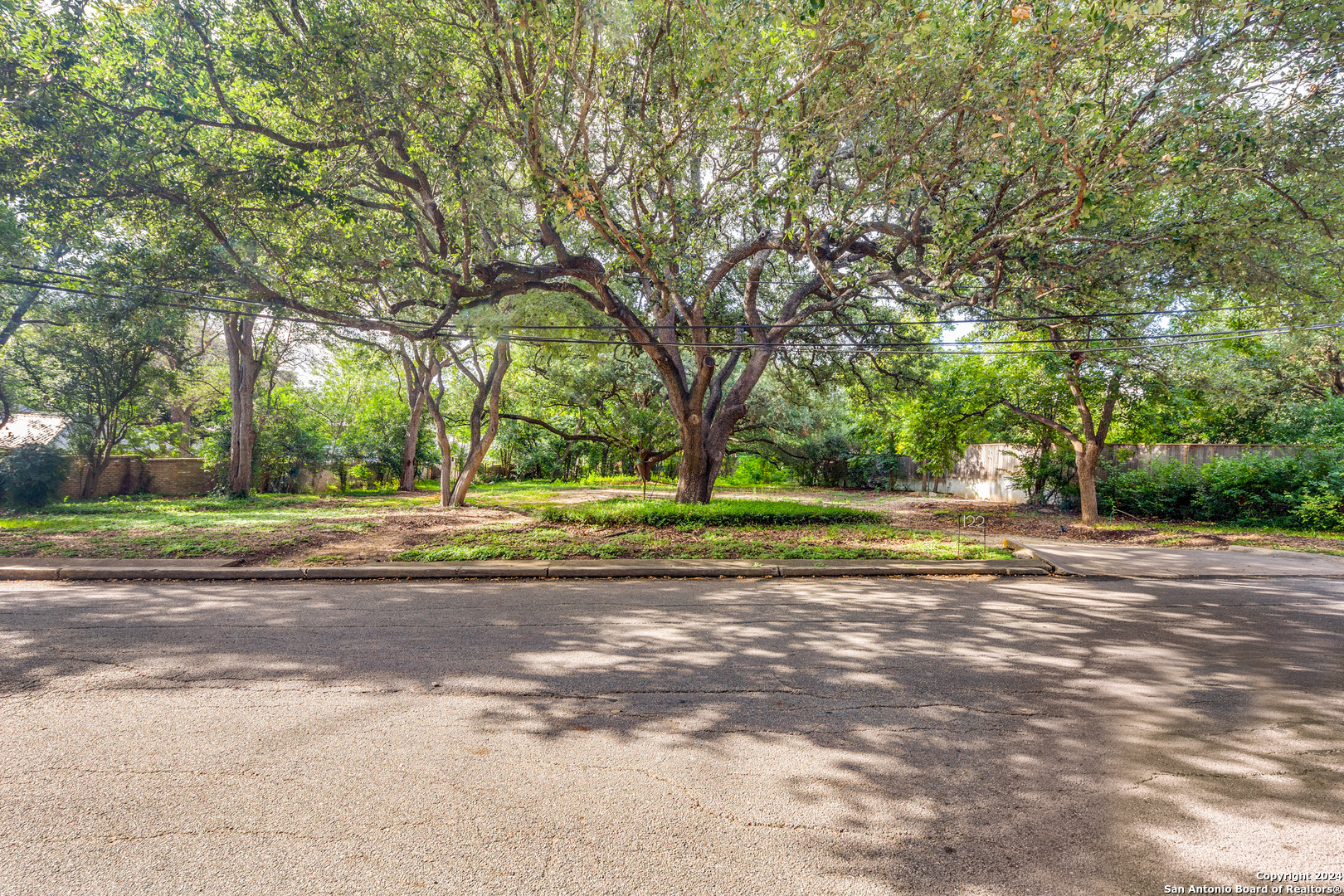 122 BARTLETT PL