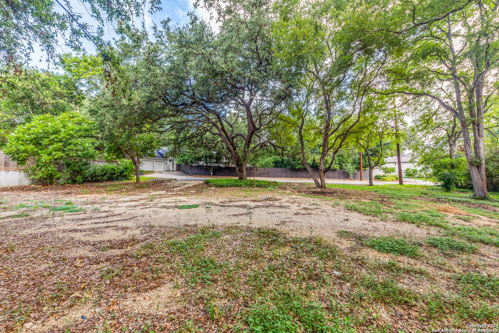 122 BARTLETT PL