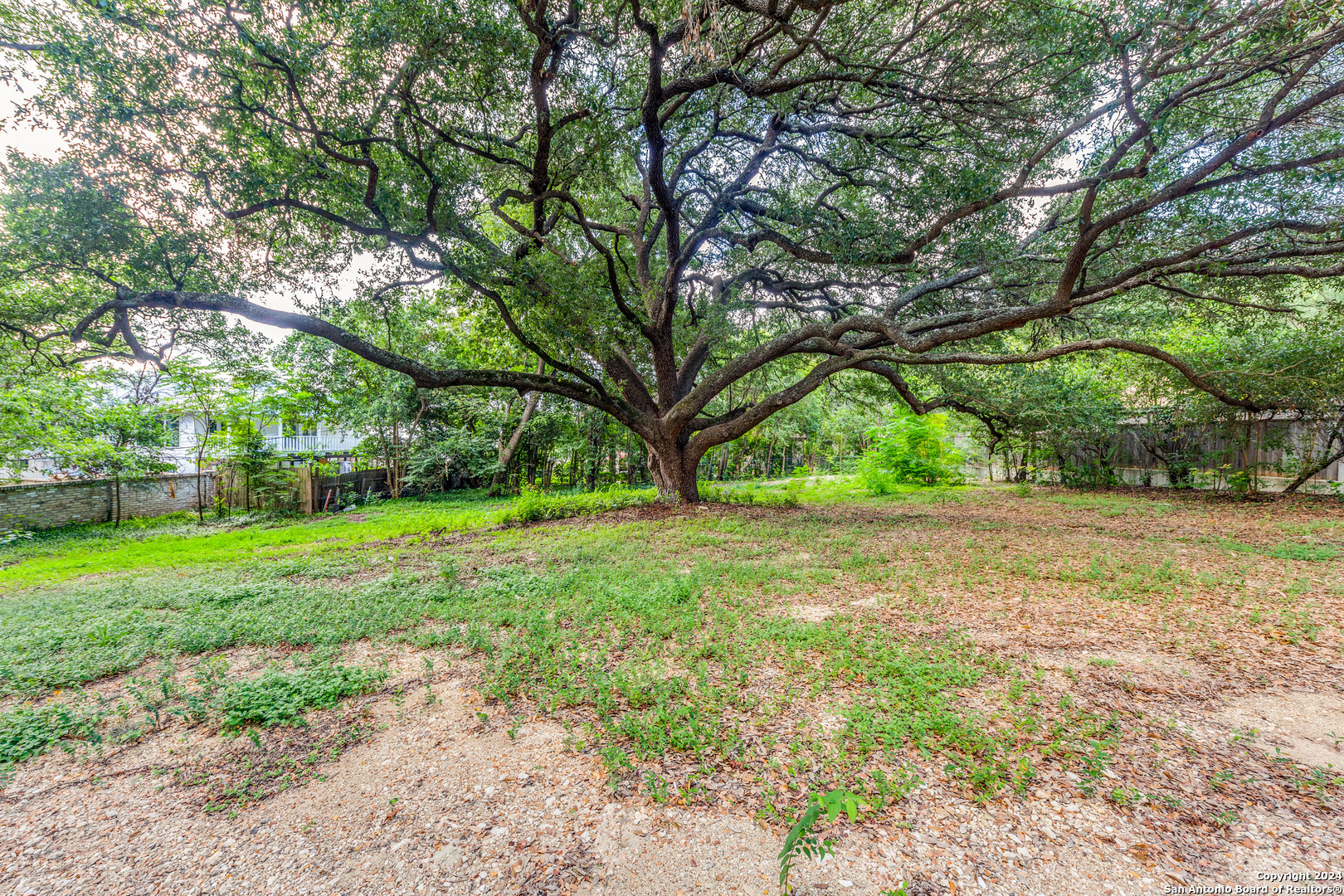 122 BARTLETT PL