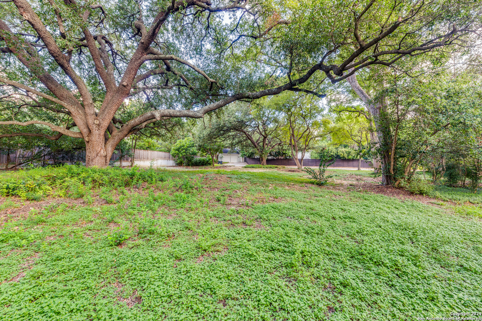 122 BARTLETT PL