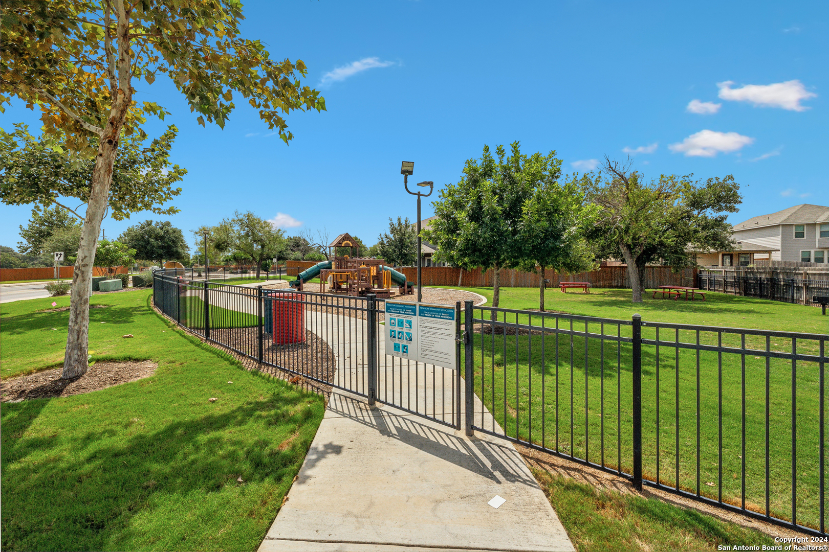 11651 TRIBUTE OAKS
