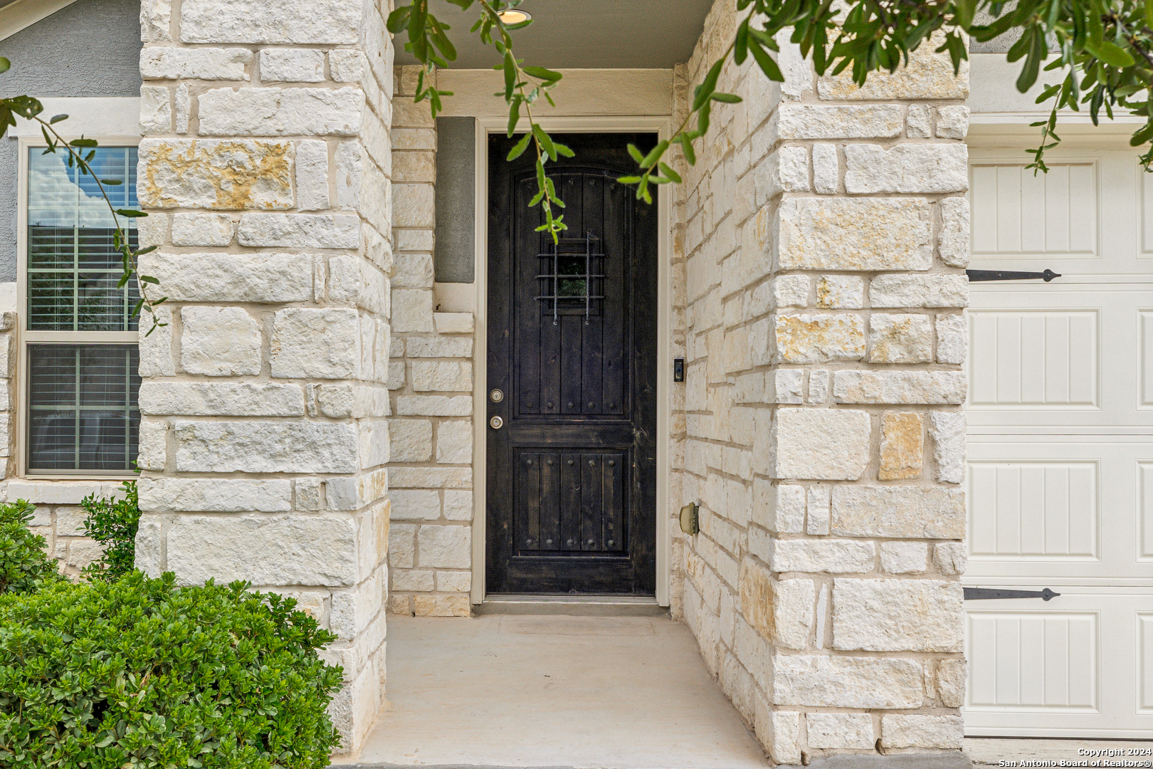 11651 TRIBUTE OAKS