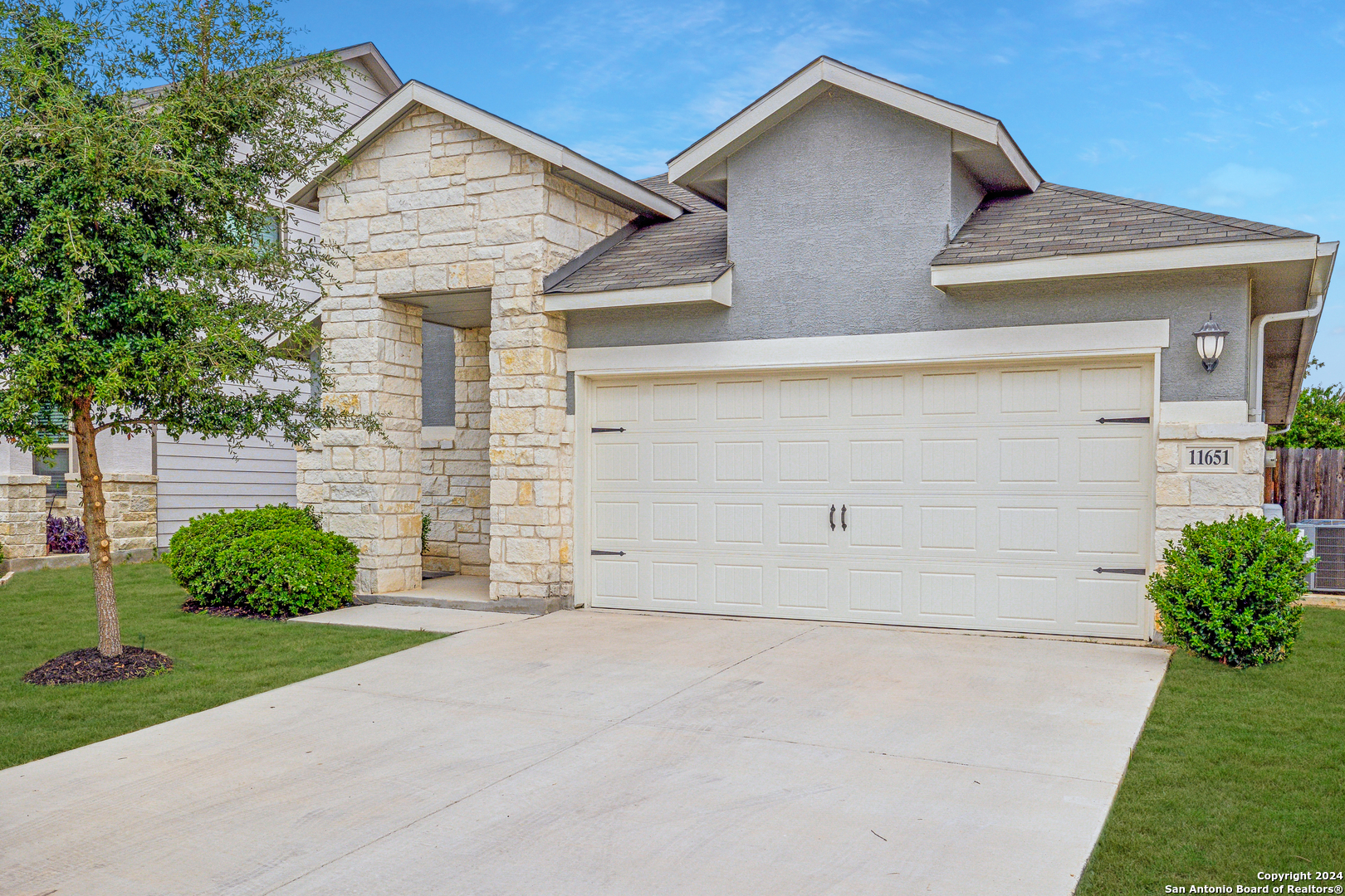 11651 TRIBUTE OAKS