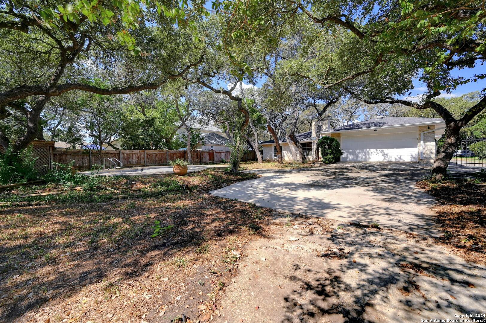 12606 chateau forest