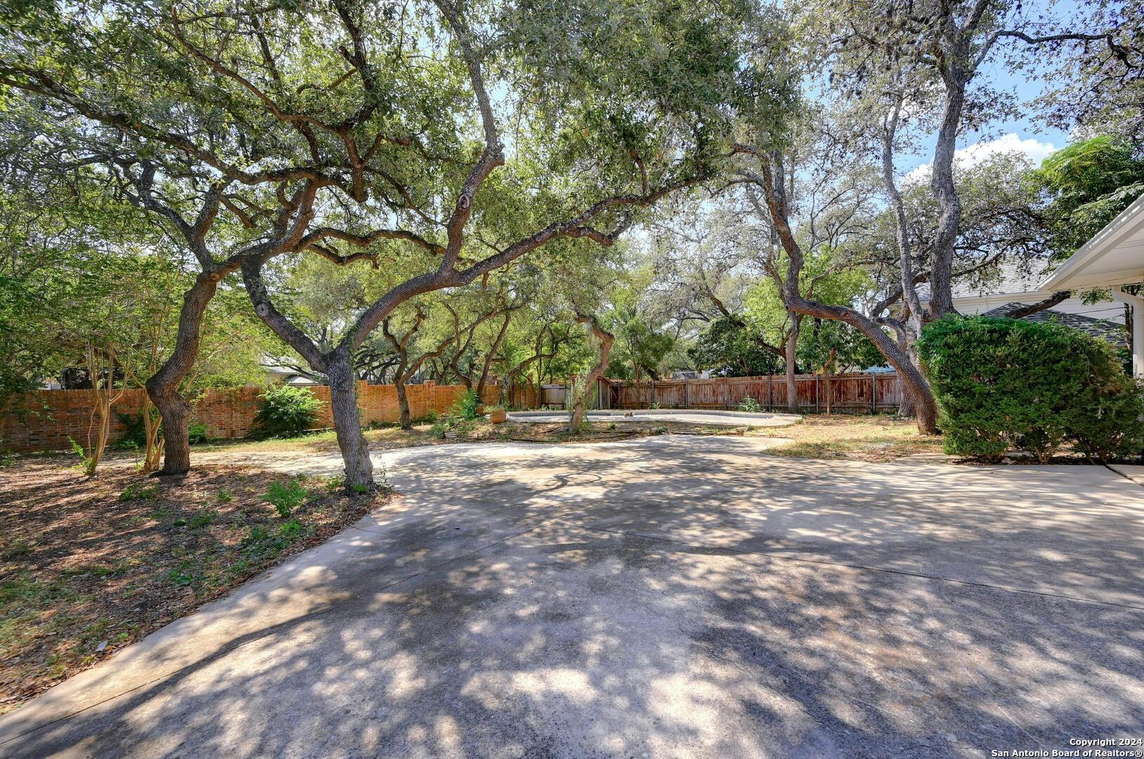 12606 chateau forest