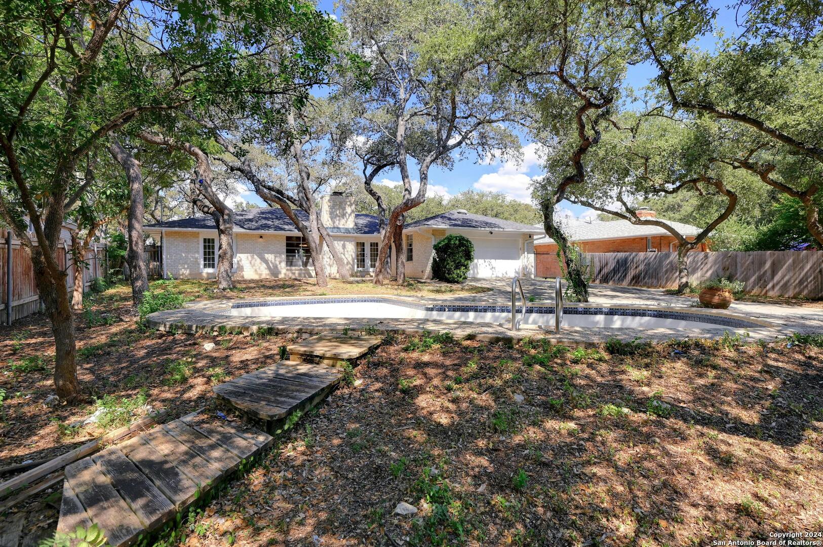 12606 chateau forest