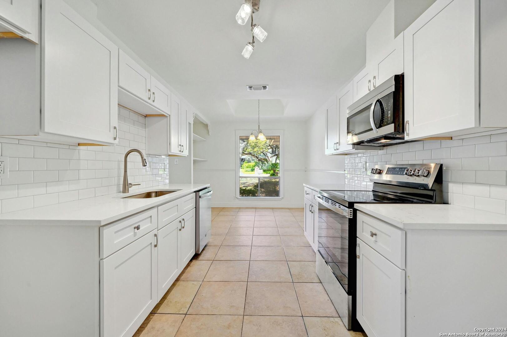 12606 chateau forest