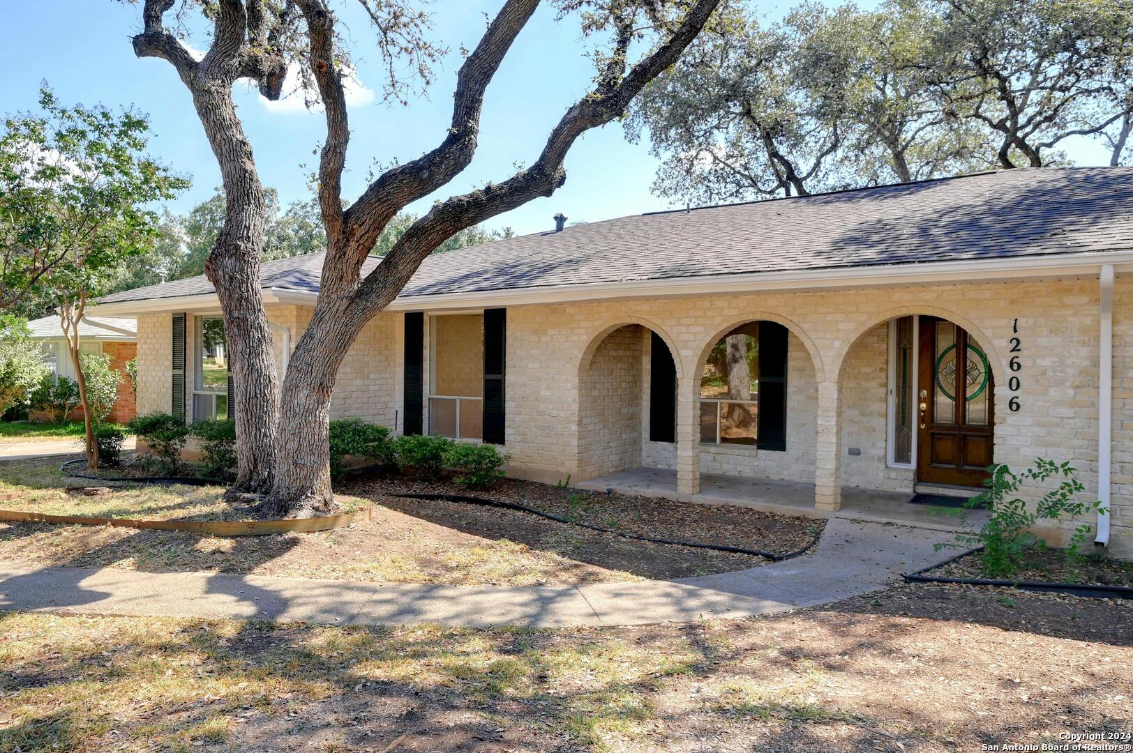 12606 chateau forest
