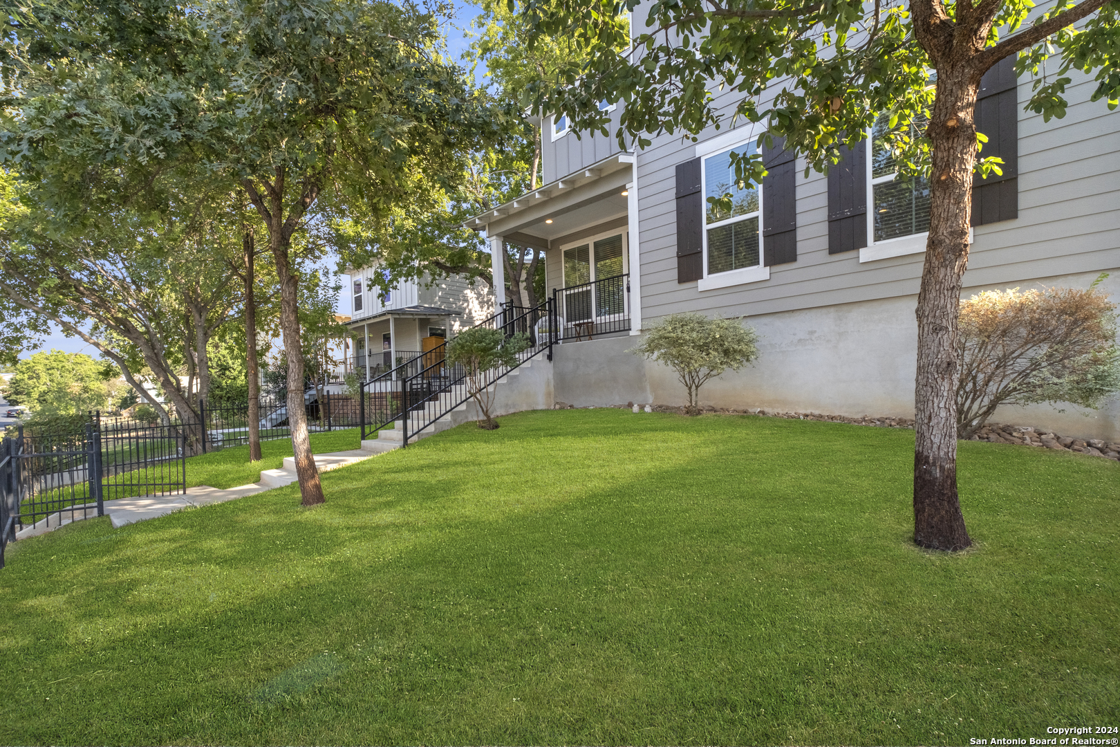 256 CLAREMONT AVE #101 101